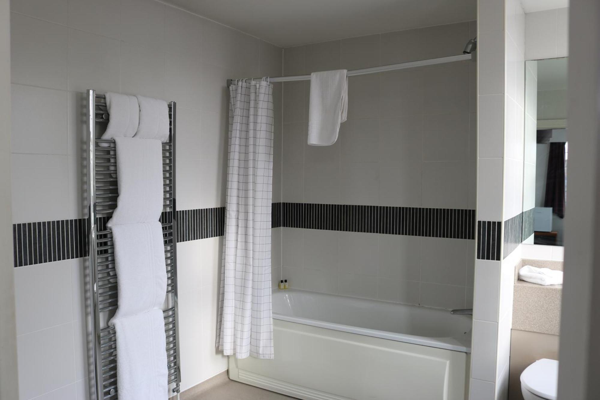 Fairway Inn Manchester Bagian luar foto