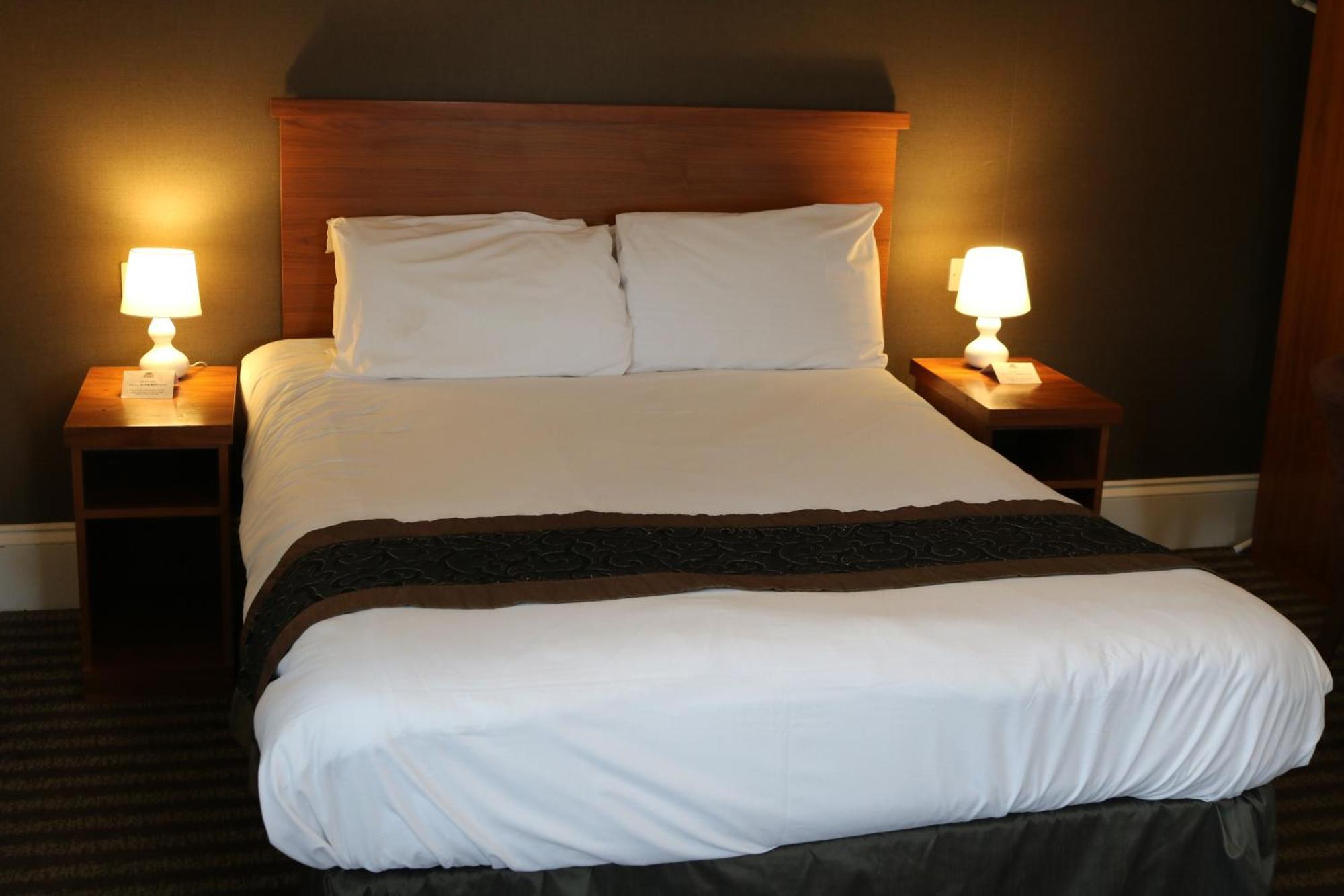 Fairway Inn Manchester Bagian luar foto