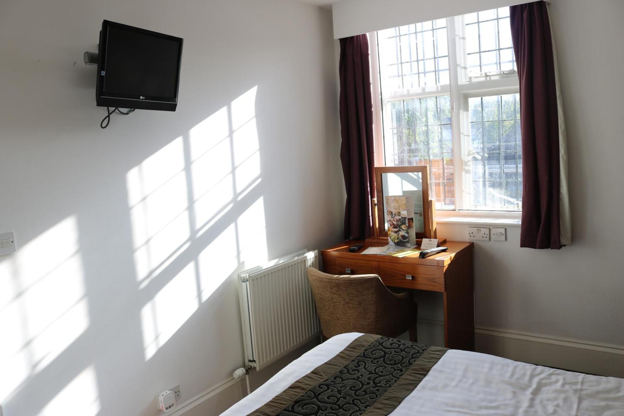 Fairway Inn Manchester Bagian luar foto