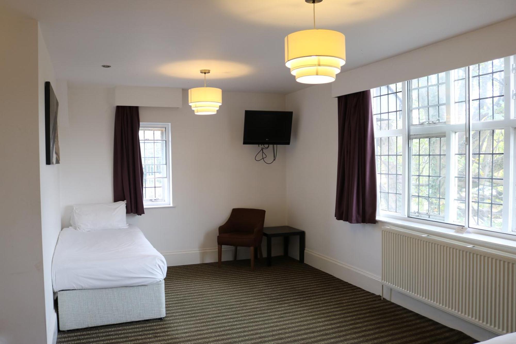 Fairway Inn Manchester Bagian luar foto