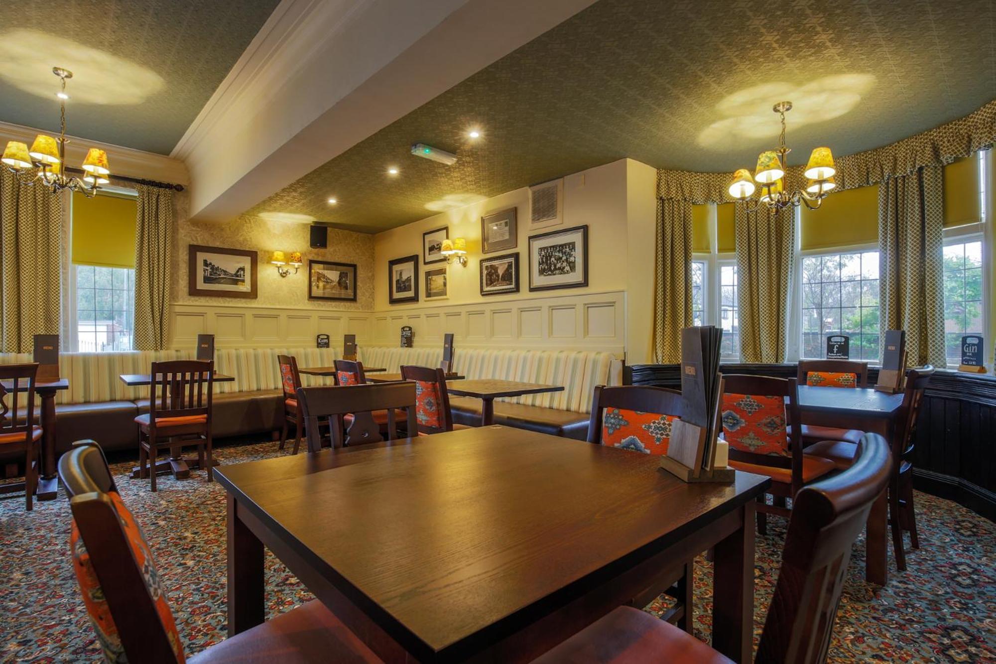 Fairway Inn Manchester Bagian luar foto