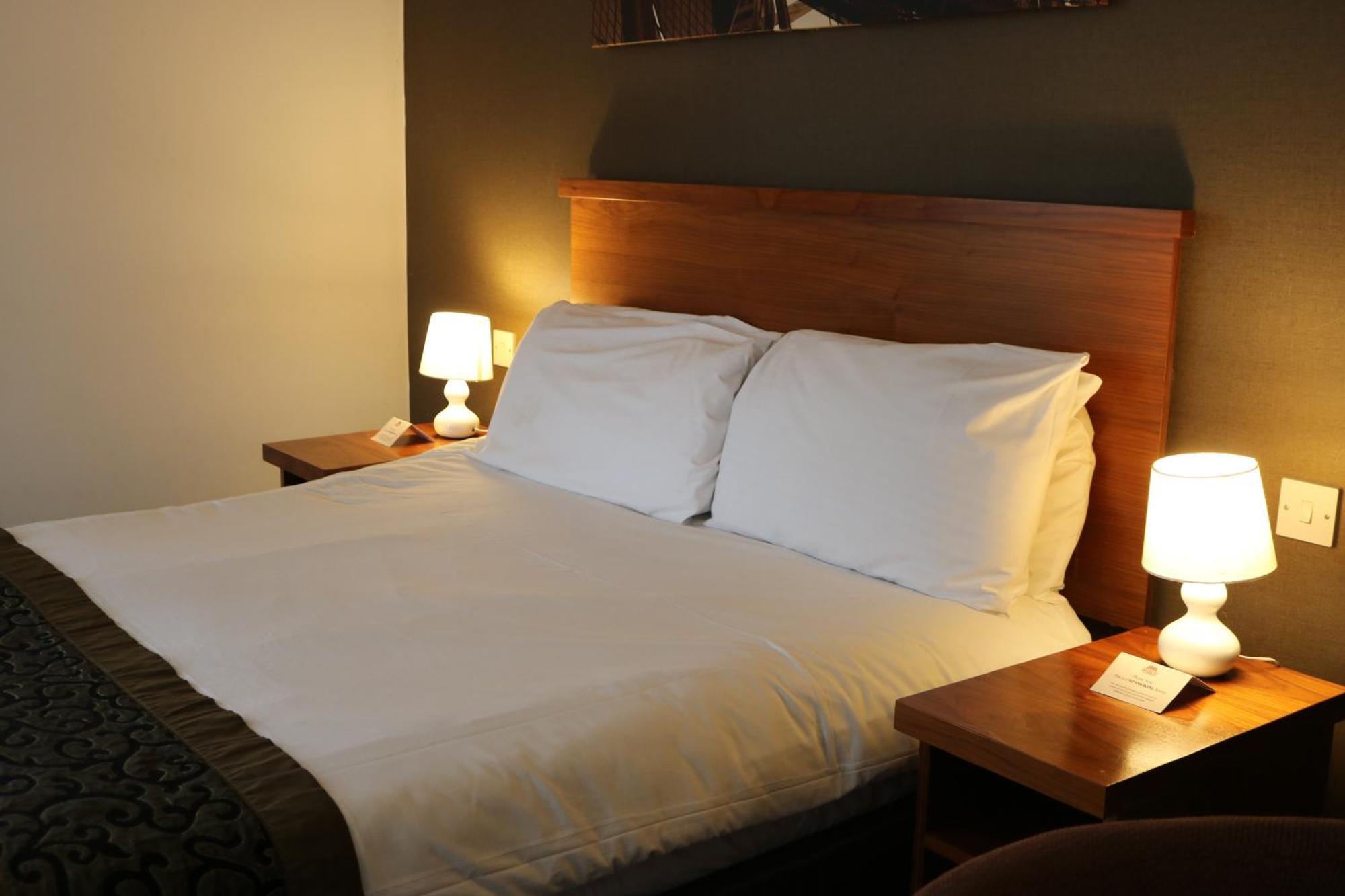 Fairway Inn Manchester Bagian luar foto